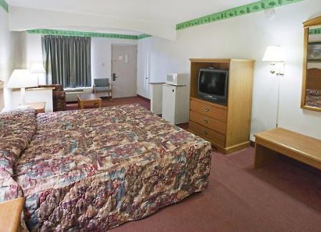 Americas Best Value Inn - Манчестер Номер фото